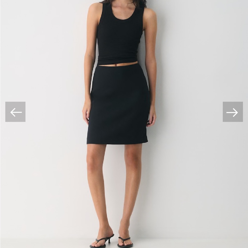 Aritzia Classic Black Pencil Skirt - Women's Sleek Workwear